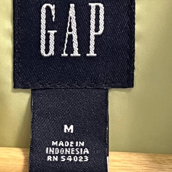 Gap Black Puff Vest - Picture 7 of 7